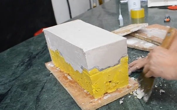 模具硅橡膠成型后怎樣制作外模？
